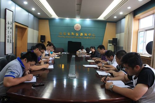 咨詢(xún)中心全體職工認(rèn)真學(xué)習(xí)貫徹省科協(xié)“五大計(jì)劃”