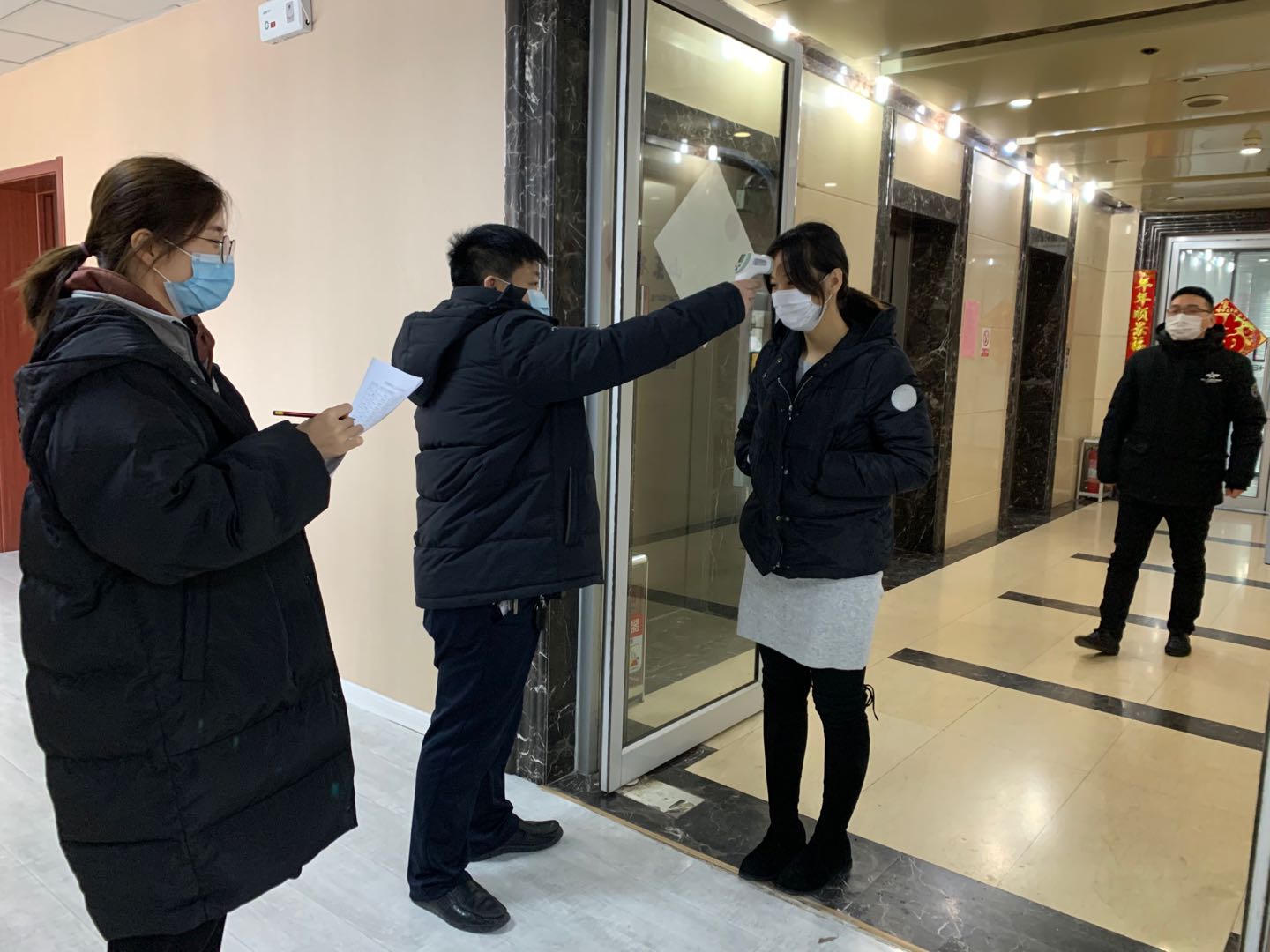 公司筑牢防控屏障，防疫復(fù)工兩不誤